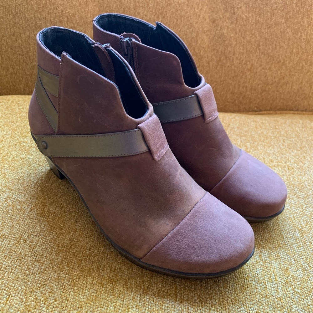 Naot Women's Brown Leather Ankle Boots with Muted Metallic Trim Size 5